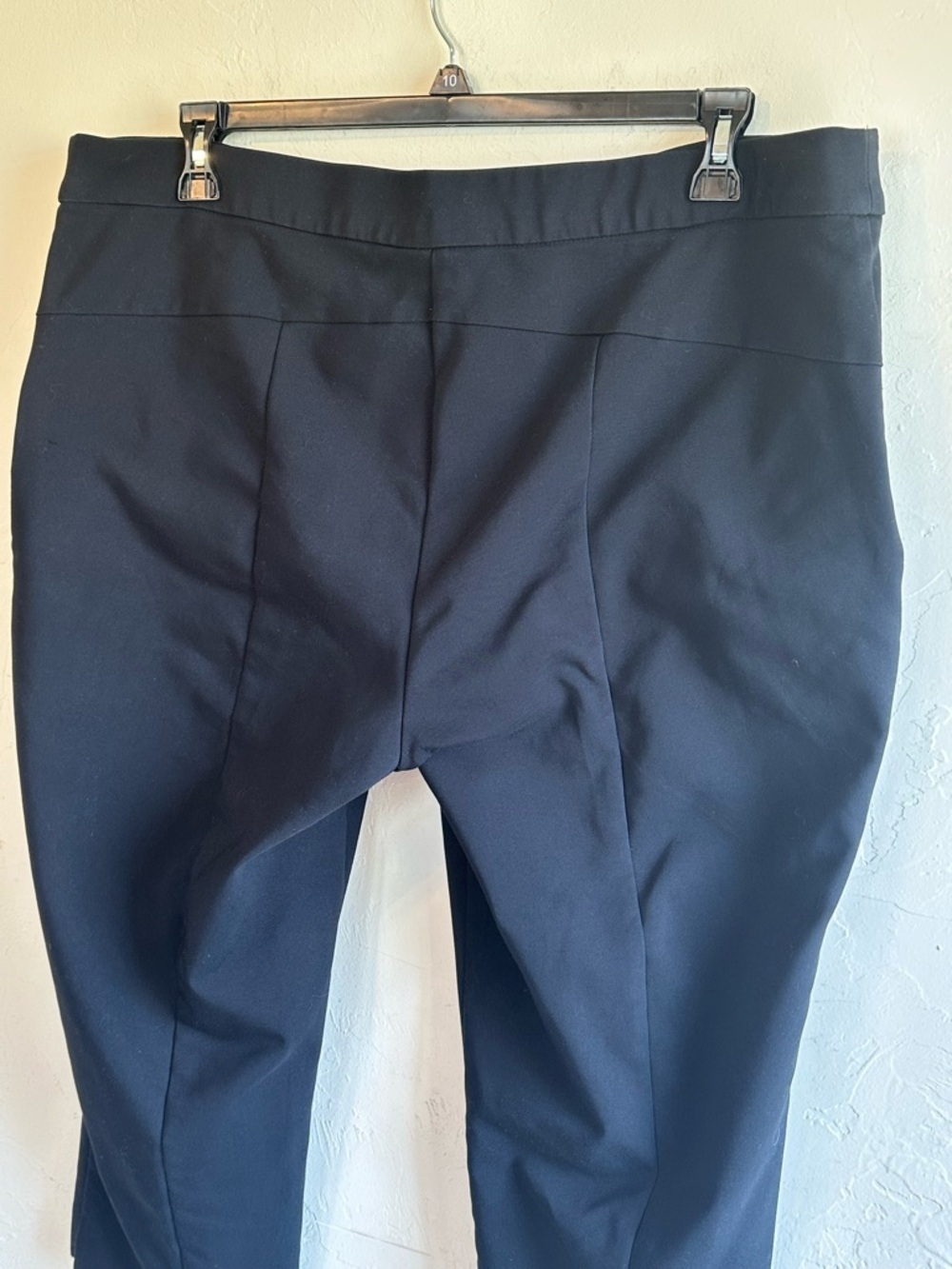 EVRI Classic Black Stretch Relaxed Fit Capri Cropped Gold Detail Pants Sz 18W - Picture 4 of 9